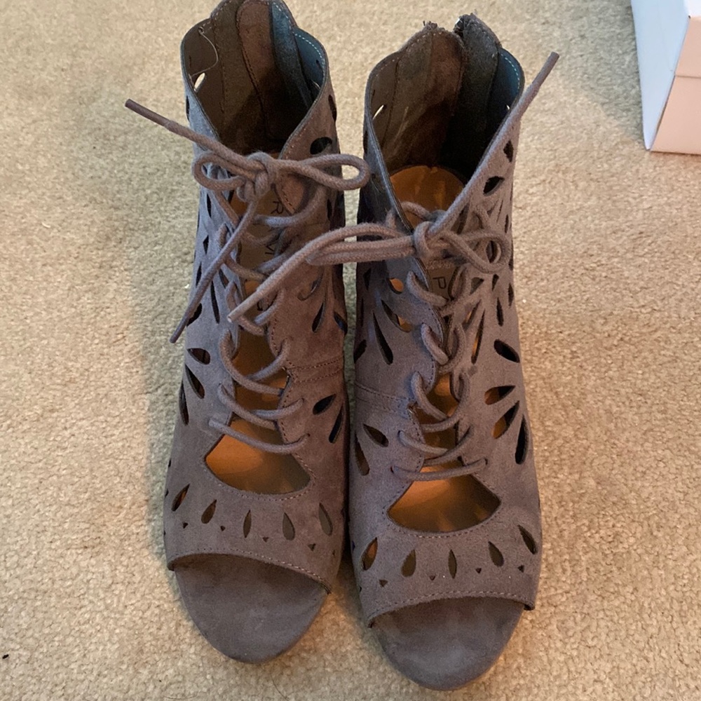 Womens open toe gray heels size 7.5